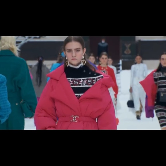 Runway 2019 CHANEL winter Coat PUFFER JACKET Red Size 34, XS, 0-2 New with tag - Picture 2 of 16